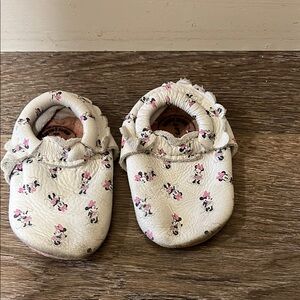 Freshly Picked Disney Minnie Mouse Baby Moccasins Size 3!